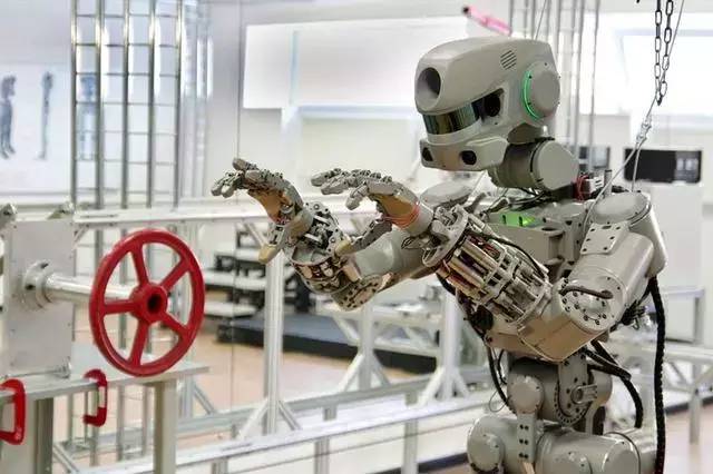 北京加速人形机器人产业布局 百亿级基金注册落地